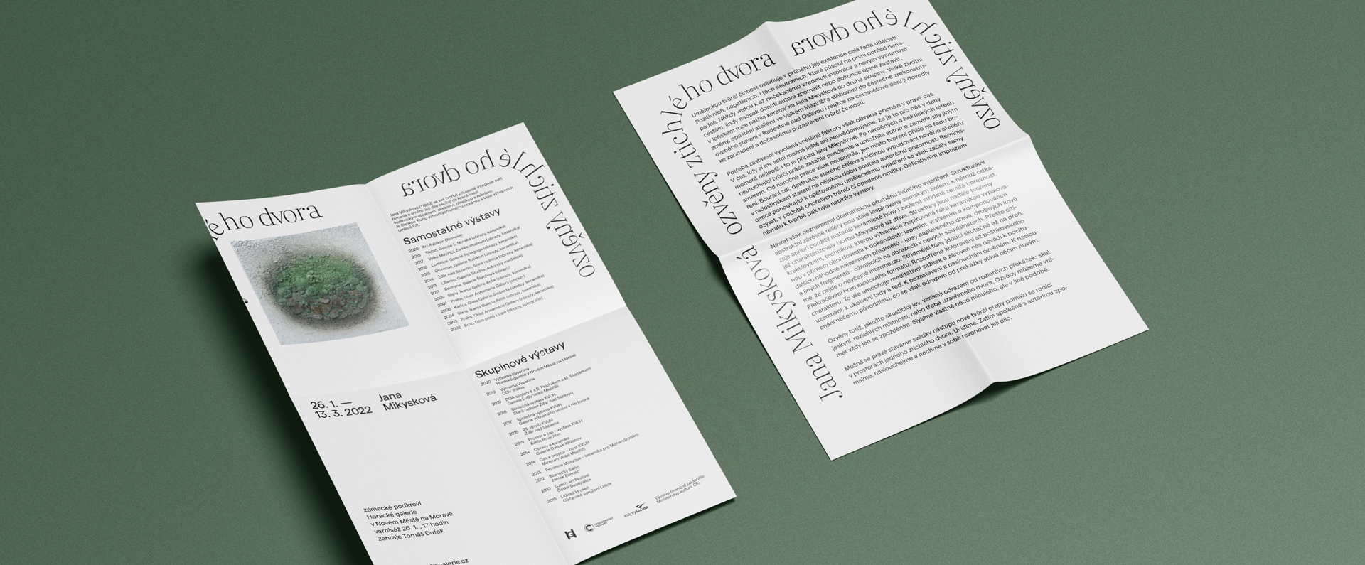 FoldedPaperFlyerFreeMockup3