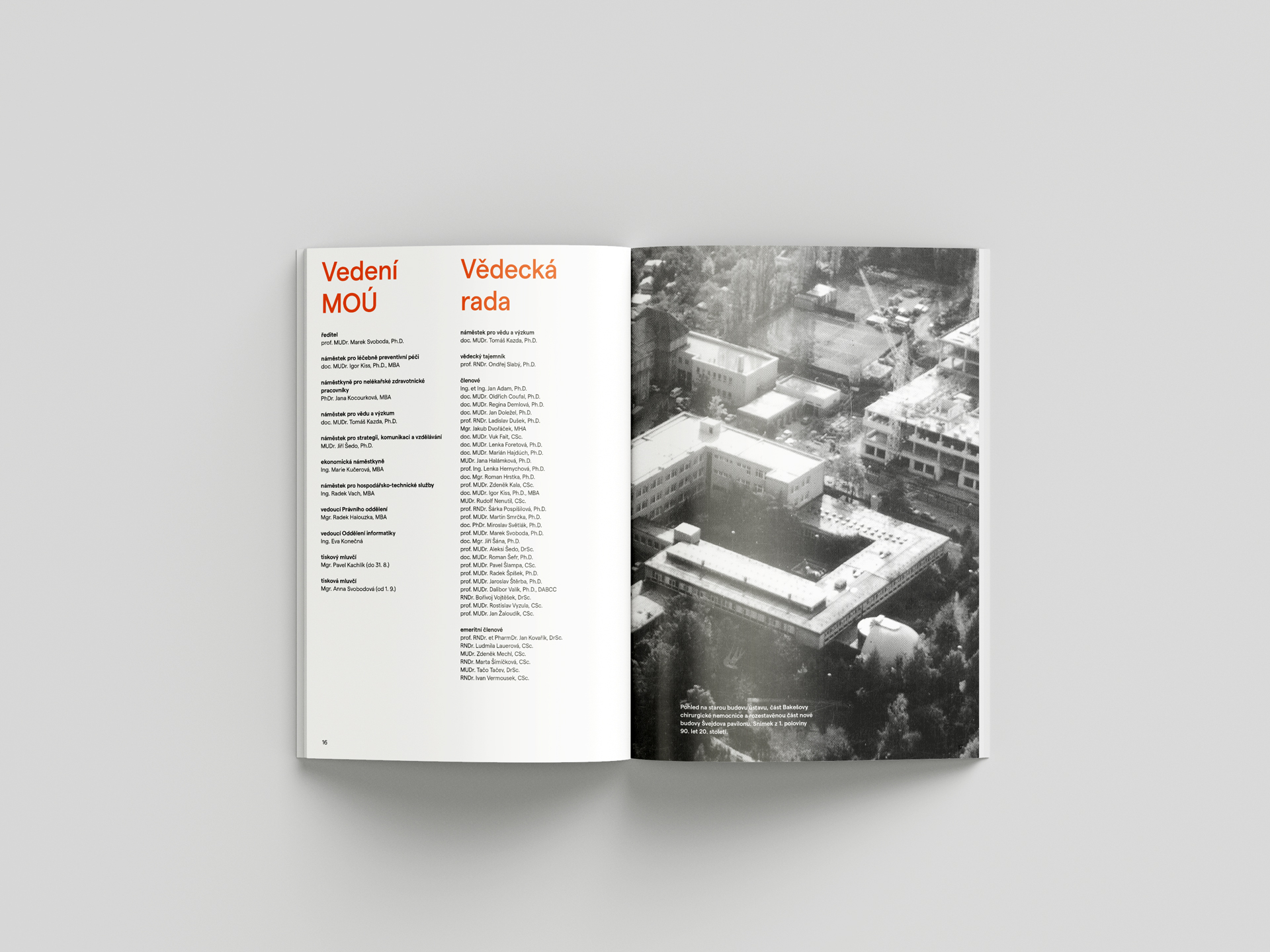 Perfect_Binding_Brochure_Mockup_2